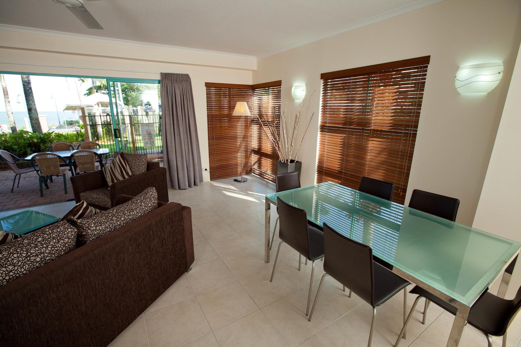 Coral Sands Beachfront Resort Trinity Beach Buitenkant foto