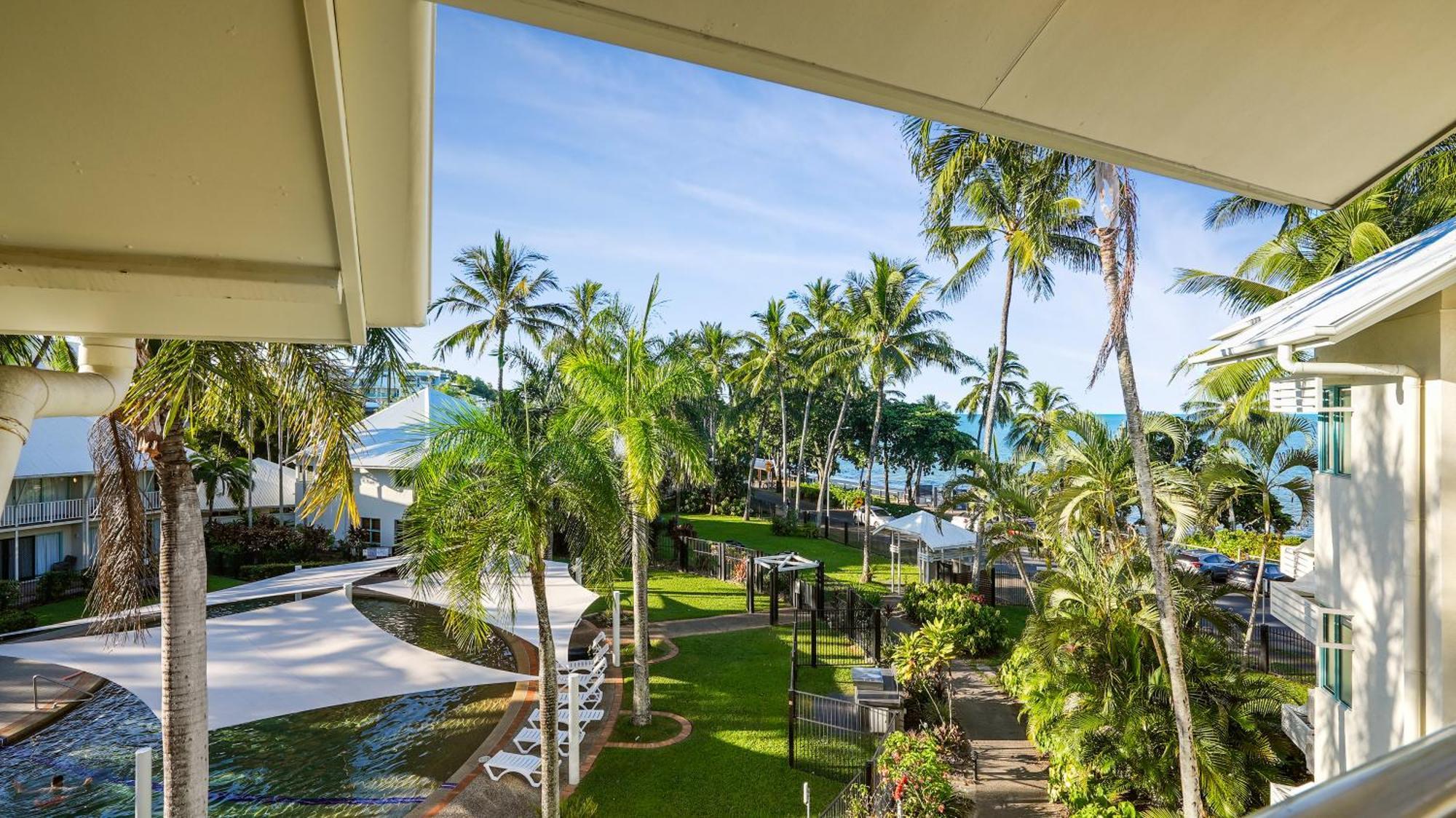 Coral Sands Beachfront Resort Trinity Beach Buitenkant foto