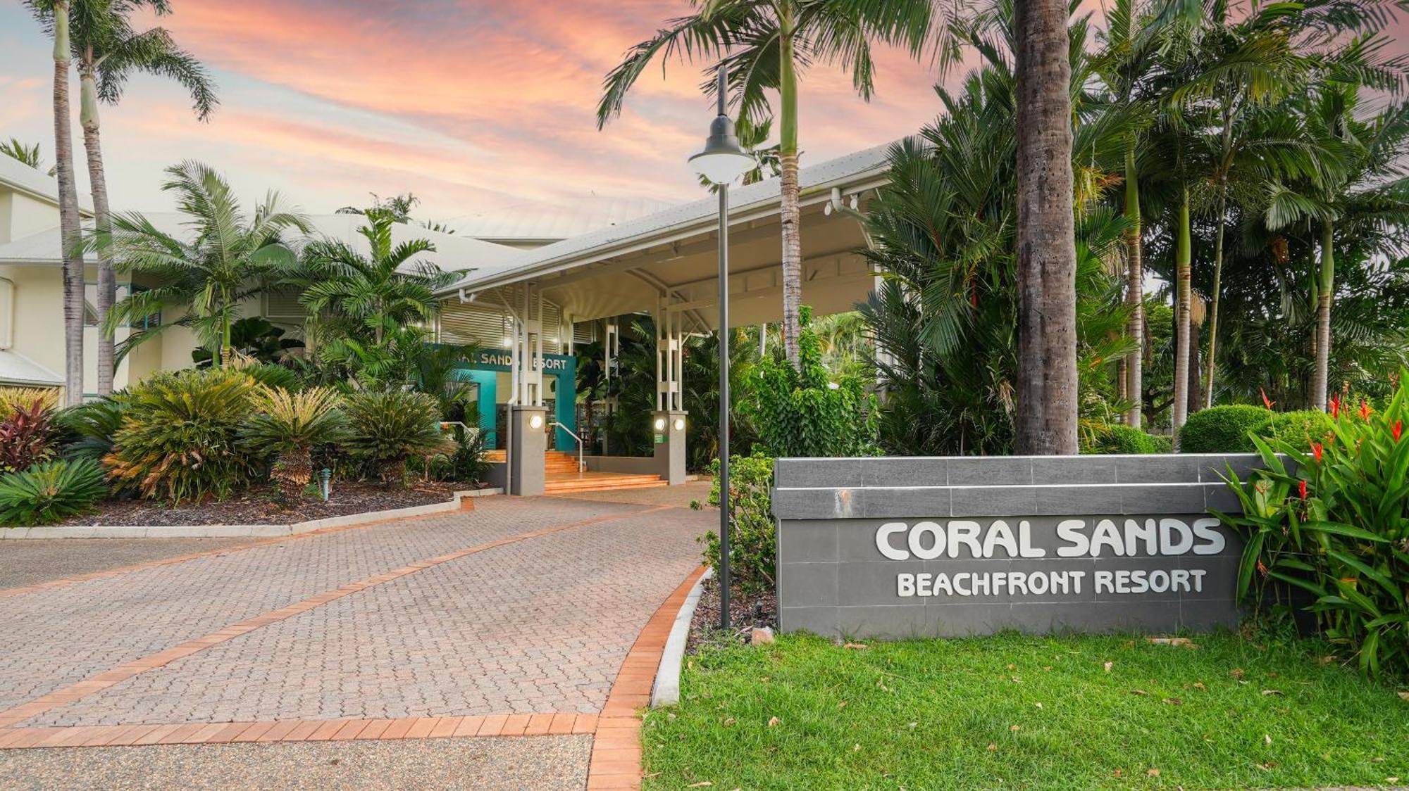 Coral Sands Beachfront Resort Trinity Beach Buitenkant foto
