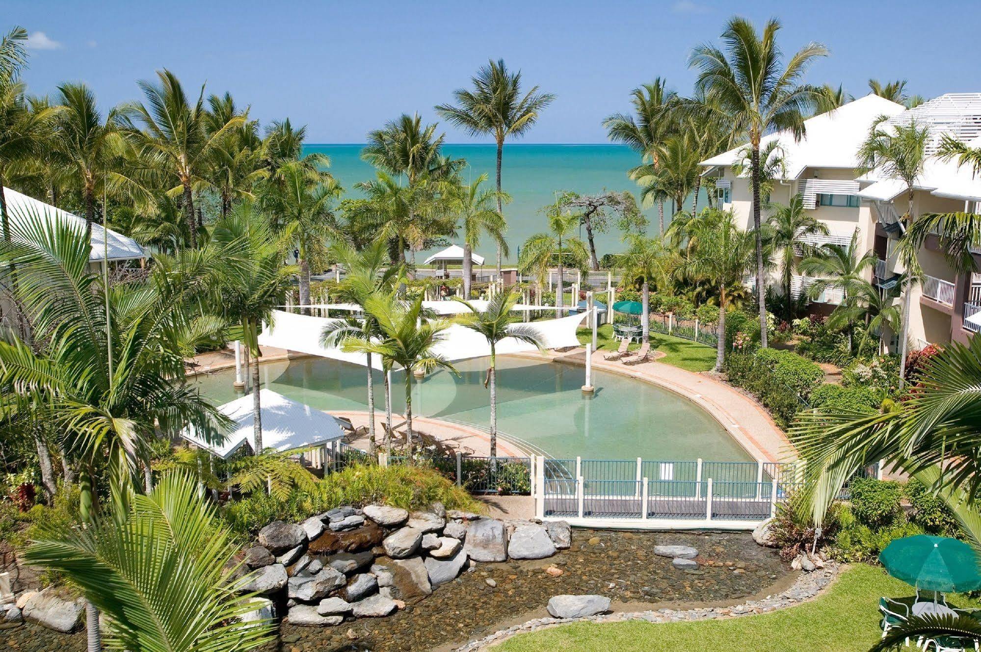 Coral Sands Beachfront Resort Trinity Beach Buitenkant foto