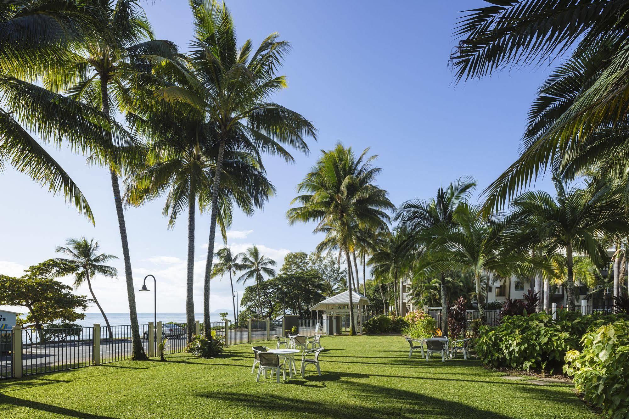 Coral Sands Beachfront Resort Trinity Beach Buitenkant foto